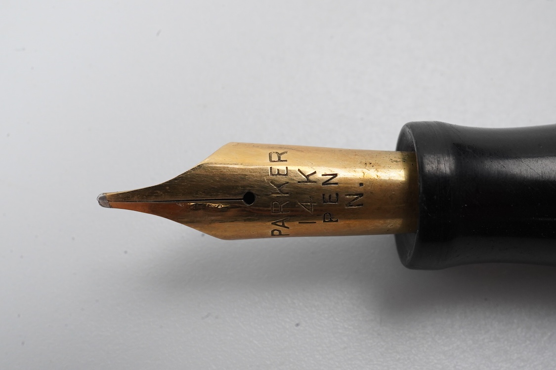 A rare colour Parker 'Victory' fountain pen, Made in the UK, fitted with a 14ct. gold 'N' nib